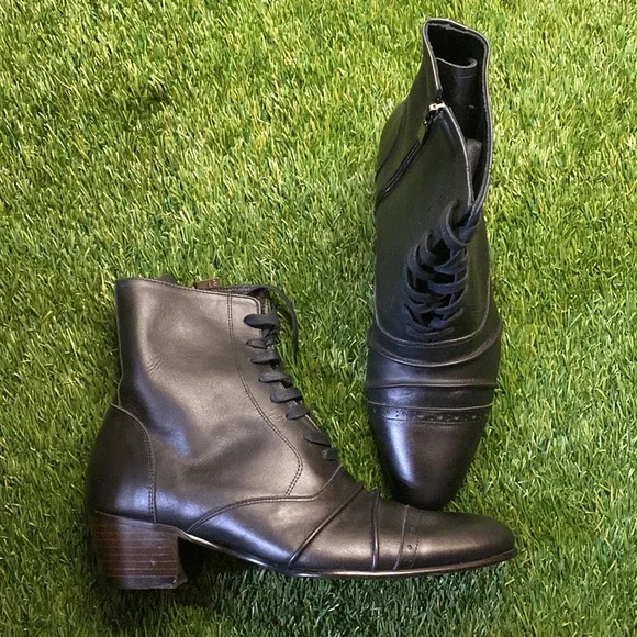 Pinocchio Made in Italy Leather Boots - Picture 6 of 11